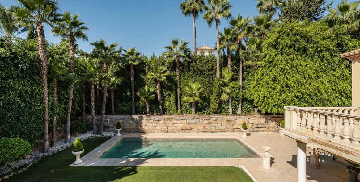 Sale of detached villa in Nueva Andalucía 4