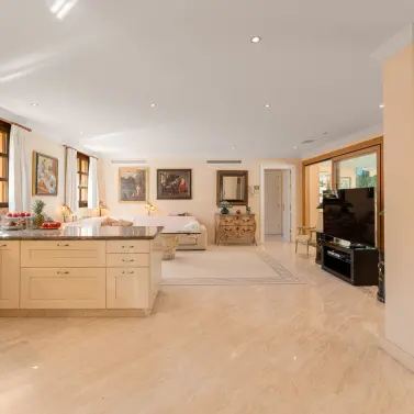 Sale of detached villa in Nueva Andalucía
