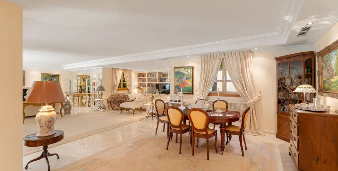 Sale of detached villa in Nueva Andalucía 10