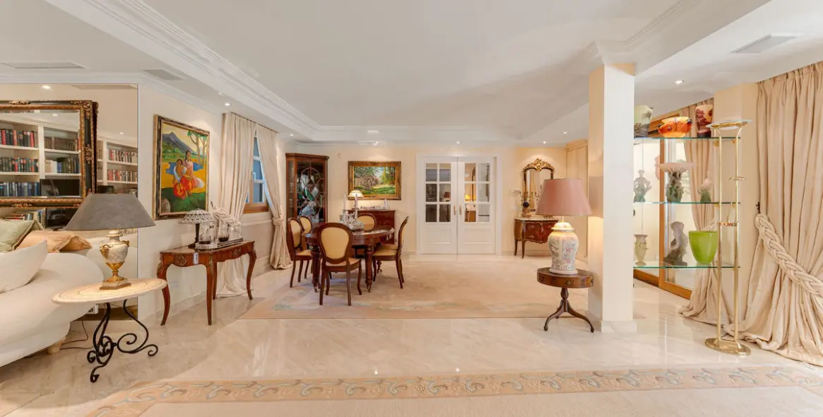 Sale of detached villa in Nueva Andalucía 11