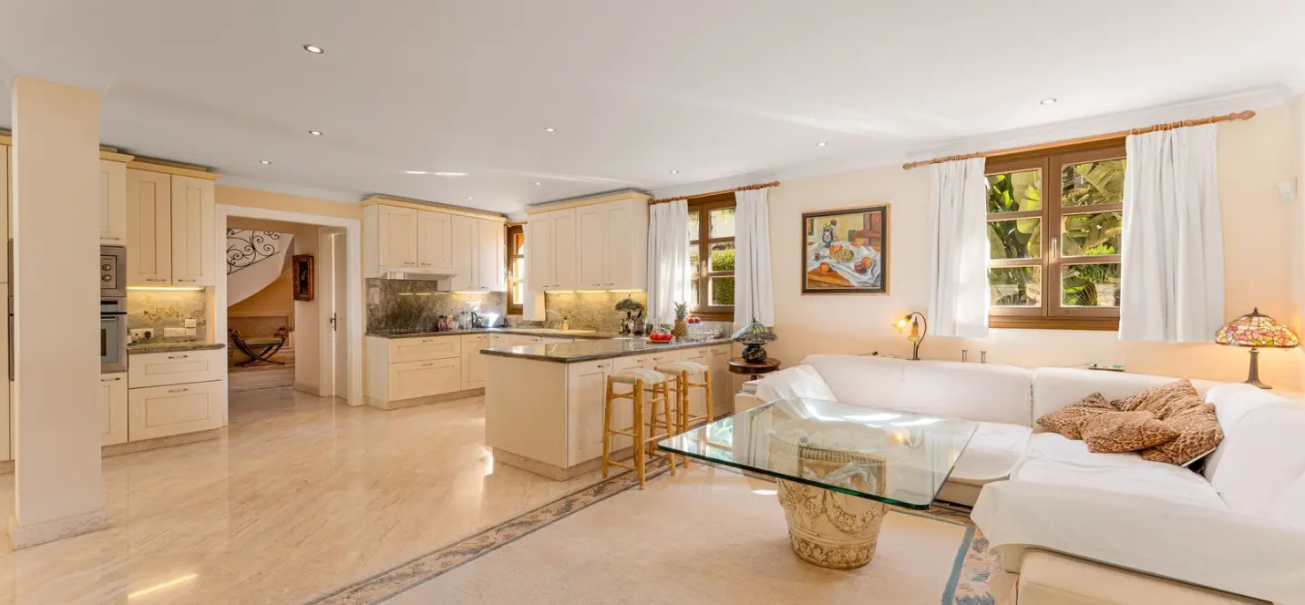 Sale of detached villa in Nueva Andalucía 2