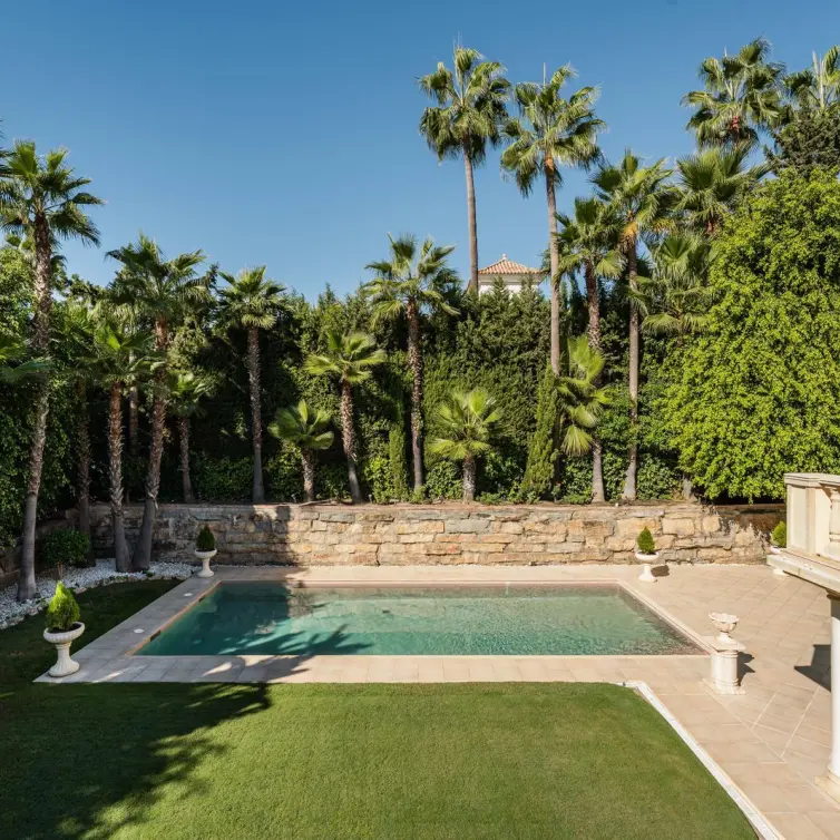 Sale of detached villa in Nueva Andalucía