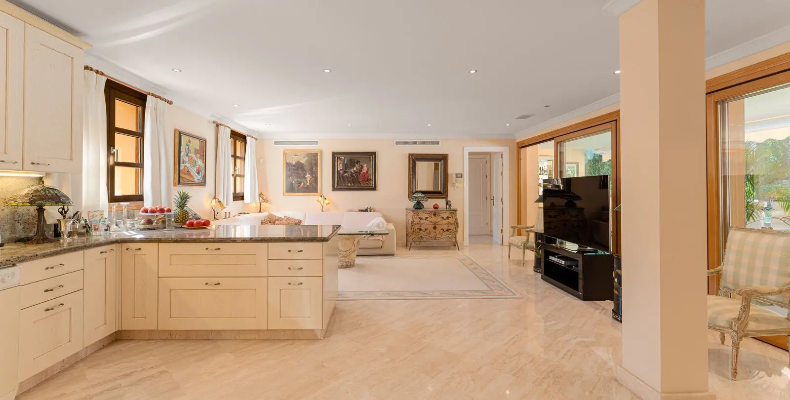 Venta de villa independiente en Nueva Andalucía 5