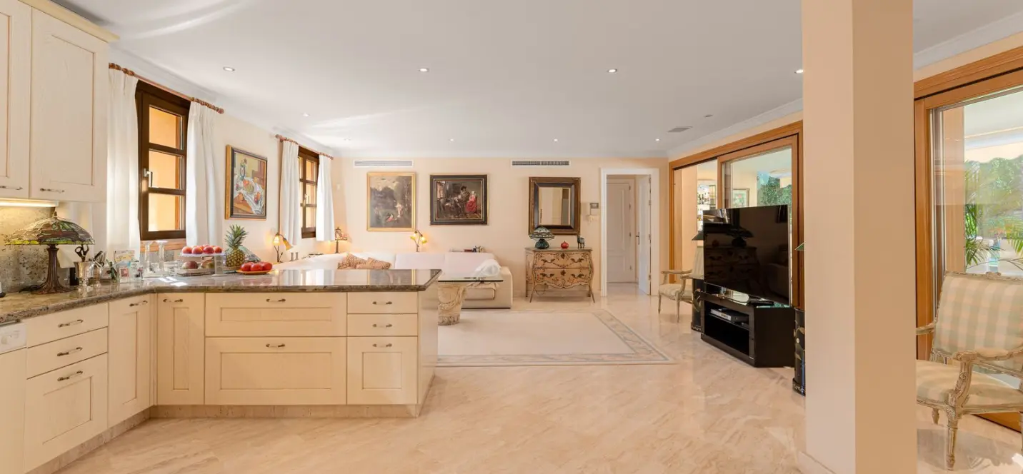 Sale of detached villa in Nueva Andalucía 4