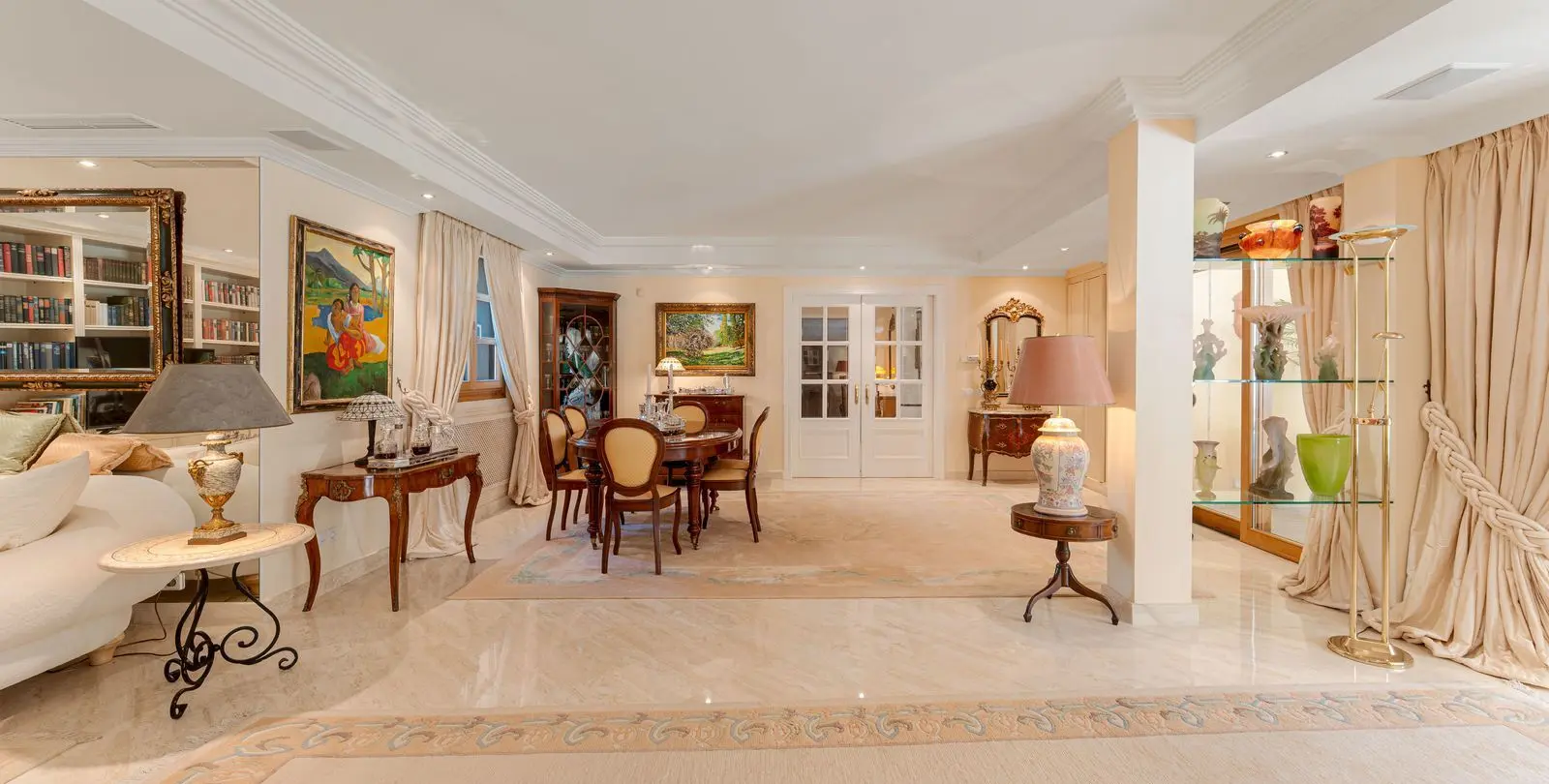 Venta de villa independiente en Nueva Andalucía 11