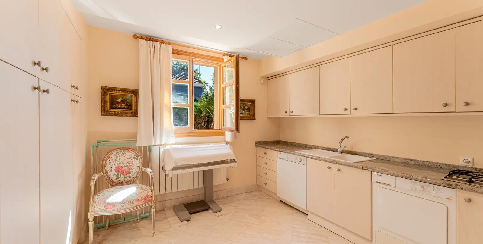 Venta de villa independiente en Nueva Andalucía 12