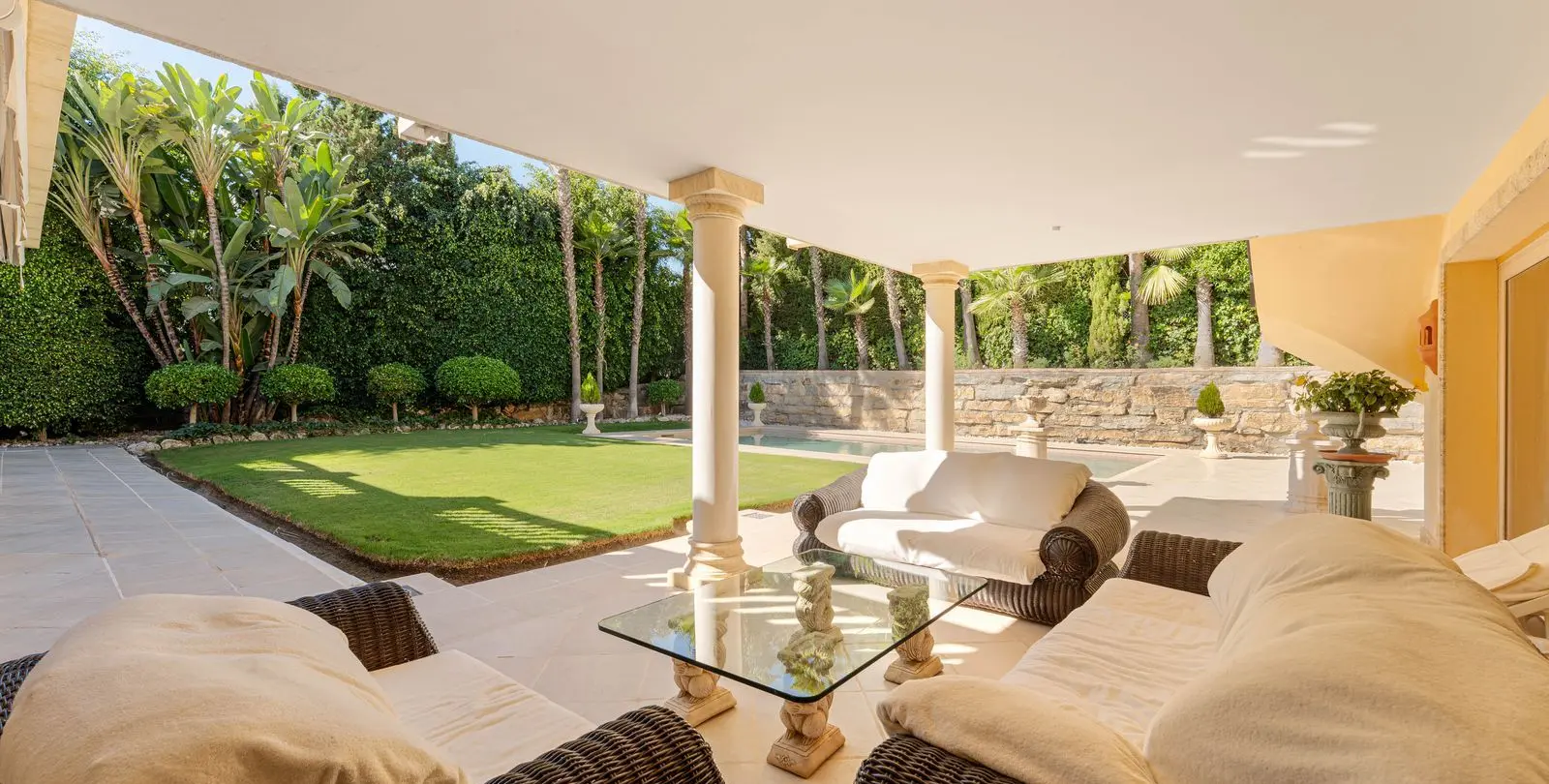 Venta de villa independiente en Nueva Andalucía 15