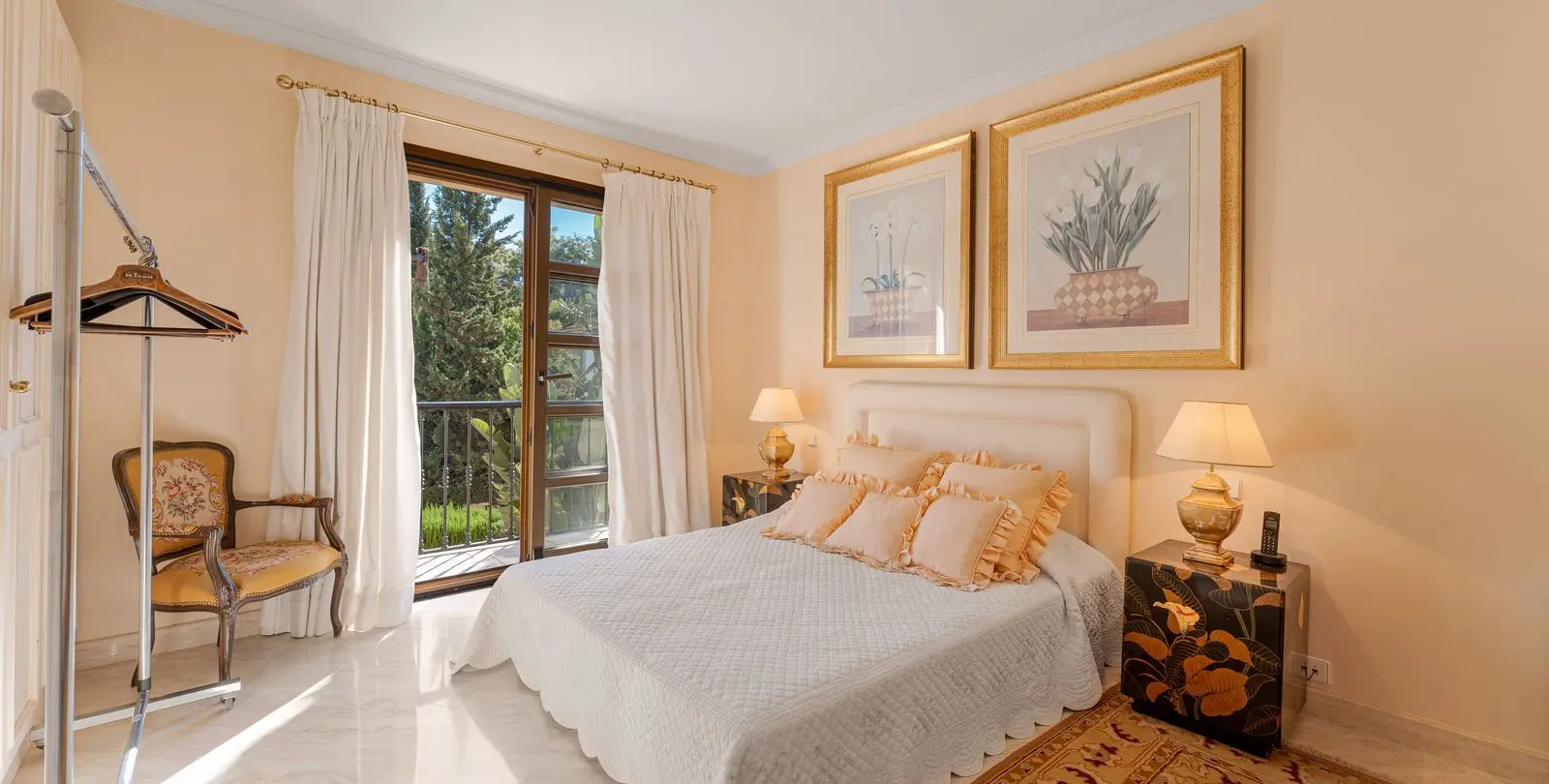 Venta de villa independiente en Nueva Andalucía 26