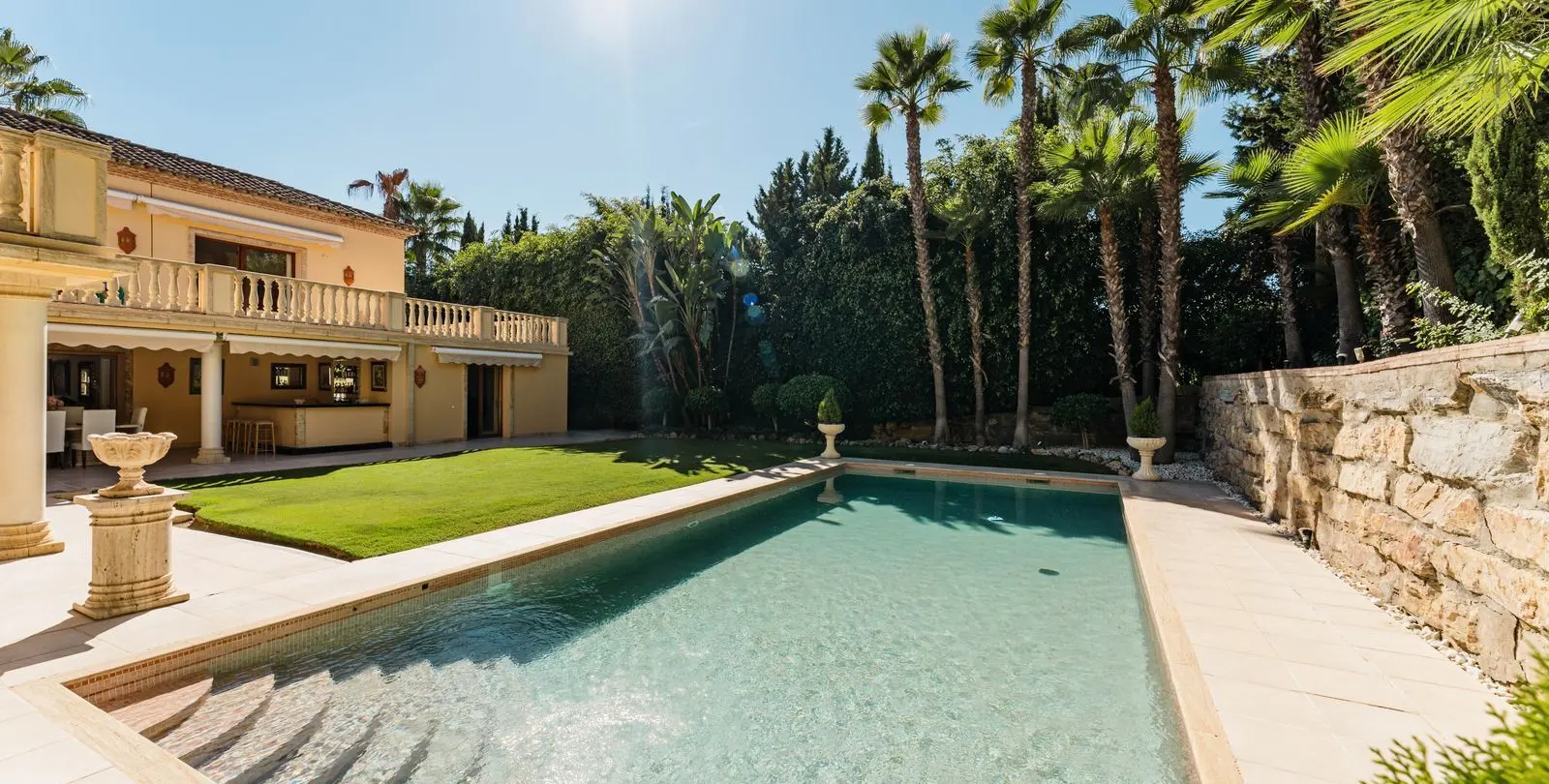 Venta de villa independiente en Nueva Andalucía 31