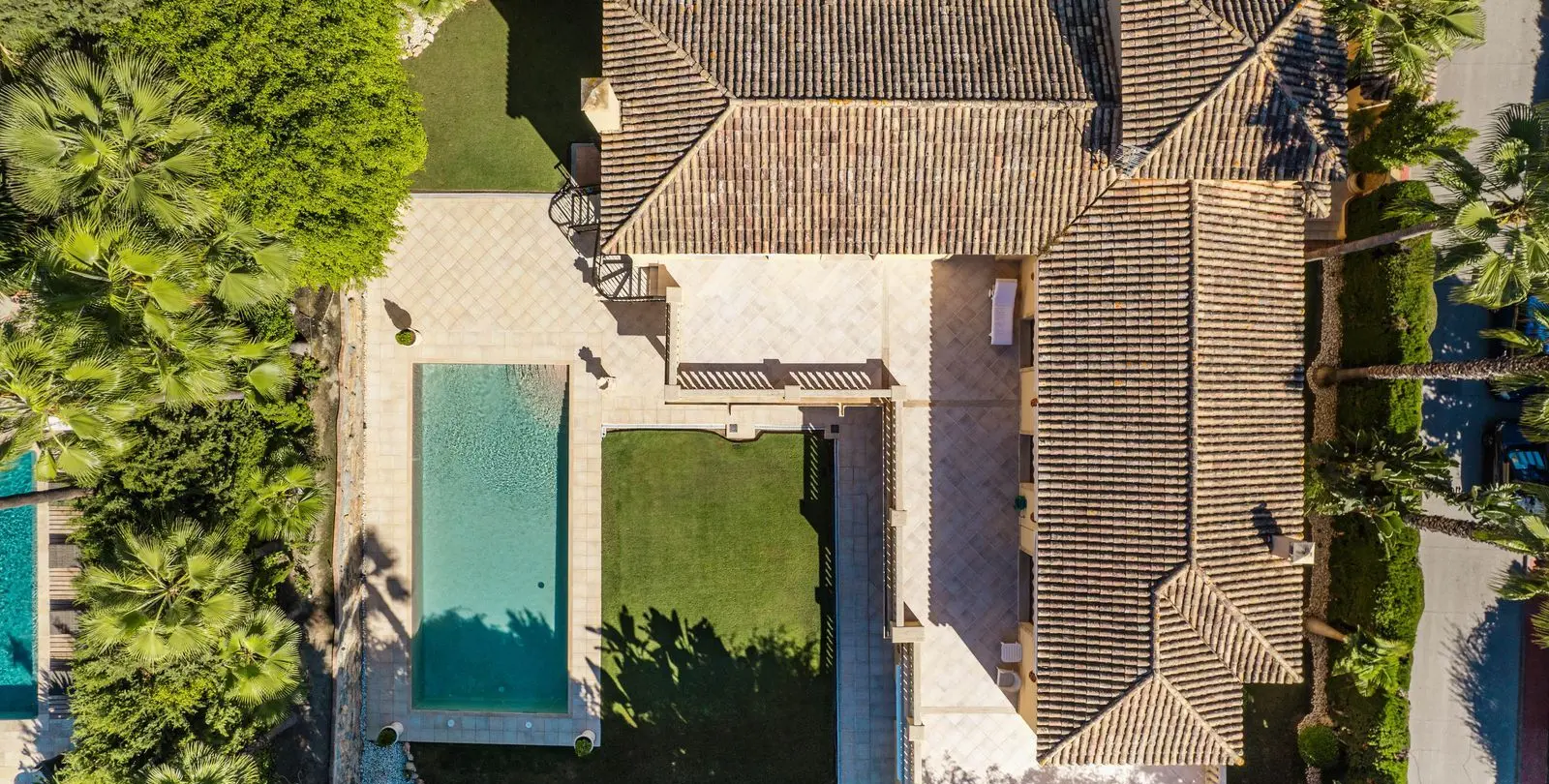 Venta de villa independiente en Nueva Andalucía 36