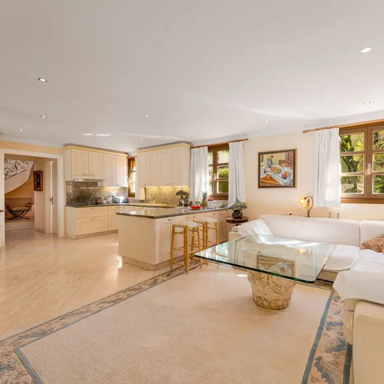 Sale of detached villa in Nueva Andalucía