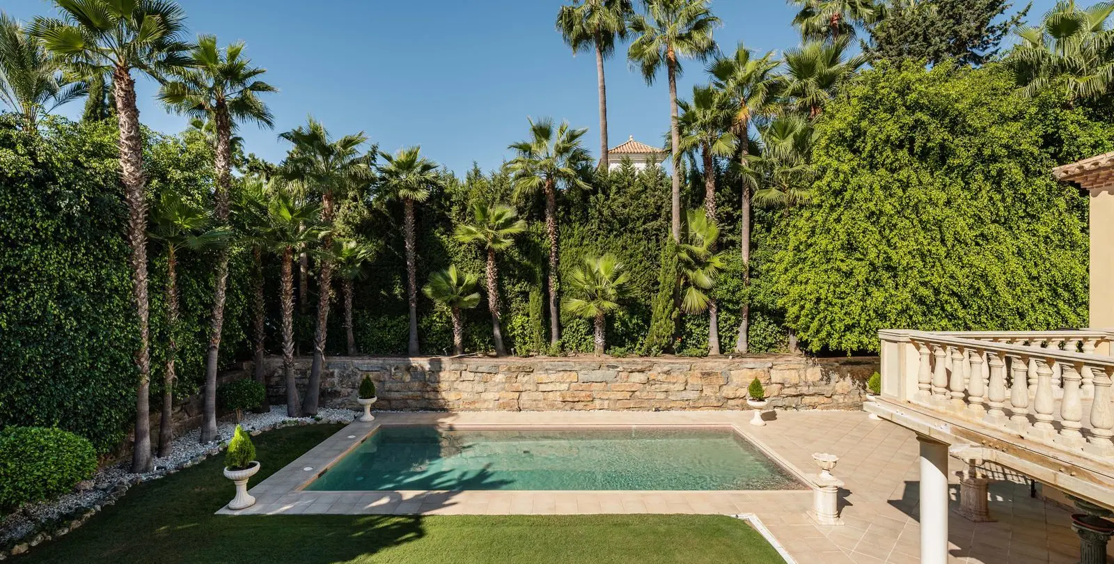Venta de villa independiente en Nueva Andalucía 4