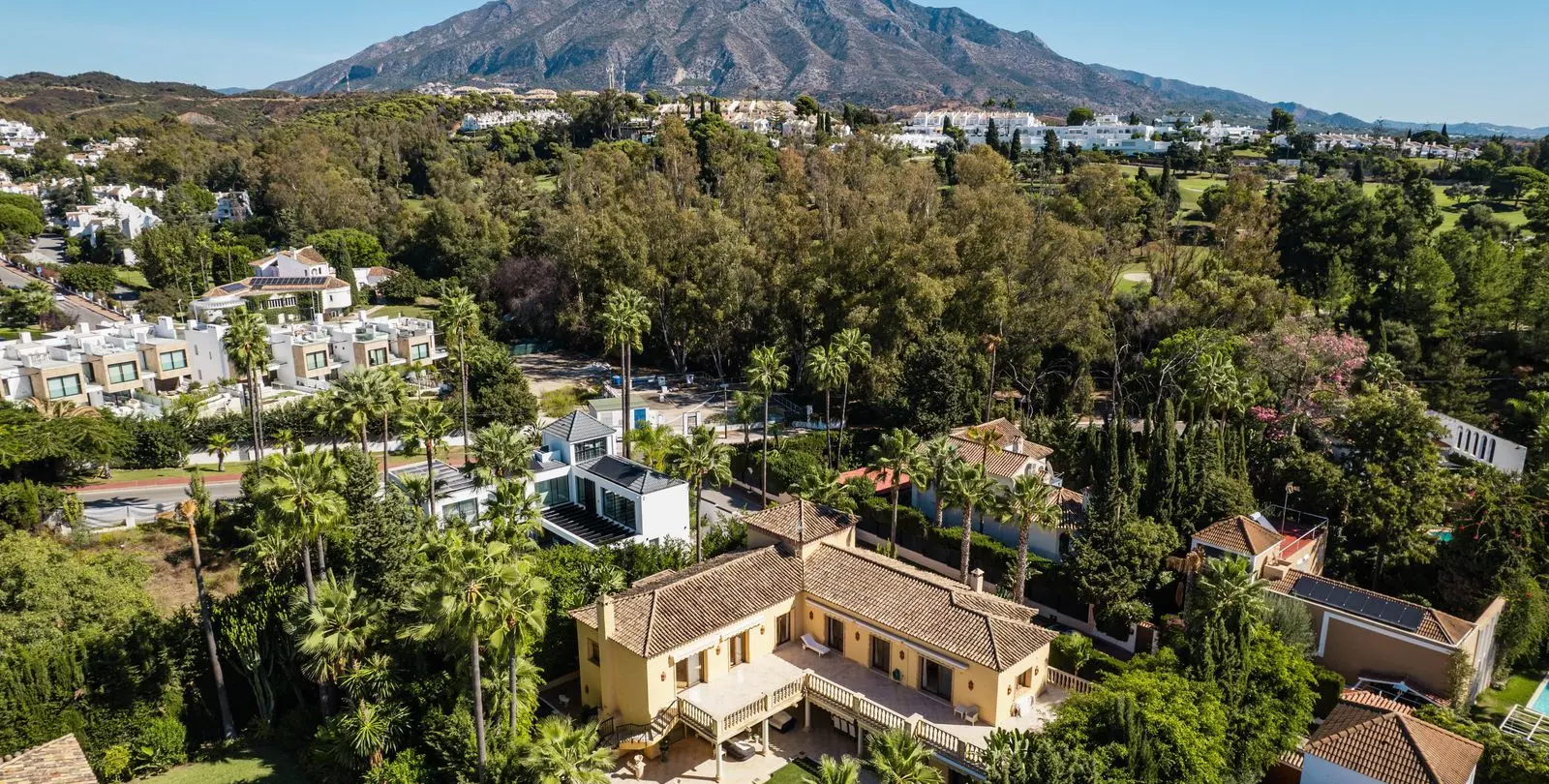 Venta de villa independiente en Nueva Andalucía 37