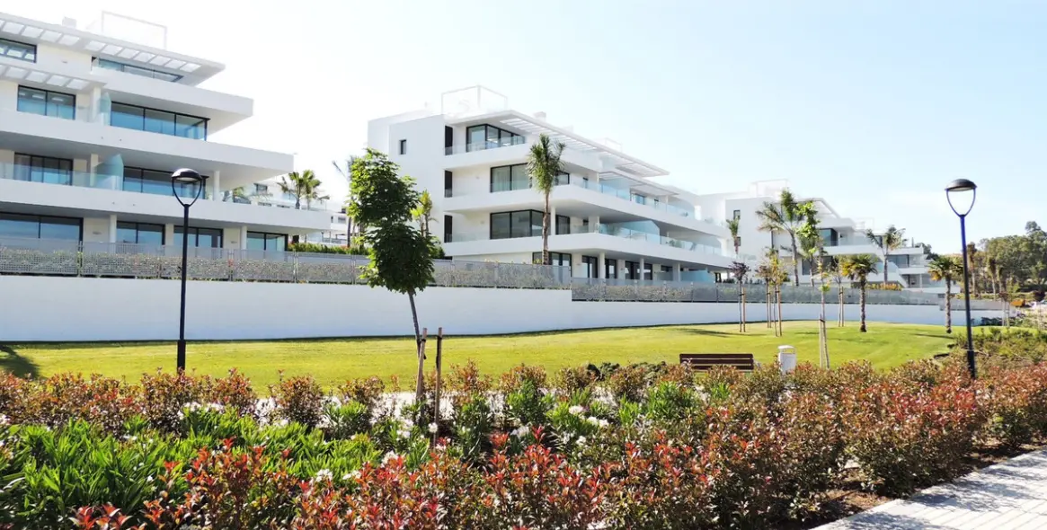 Alquiler a corto plazo de apartamento en planta media en Estepona 1