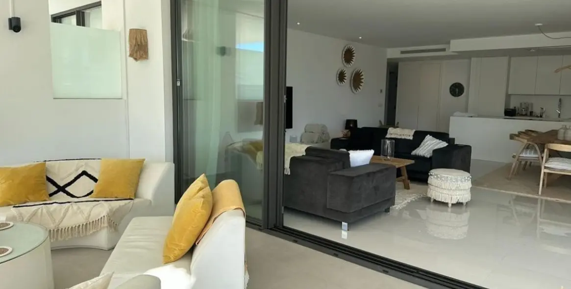 Alquiler a corto plazo de apartamento en planta media en Estepona 4