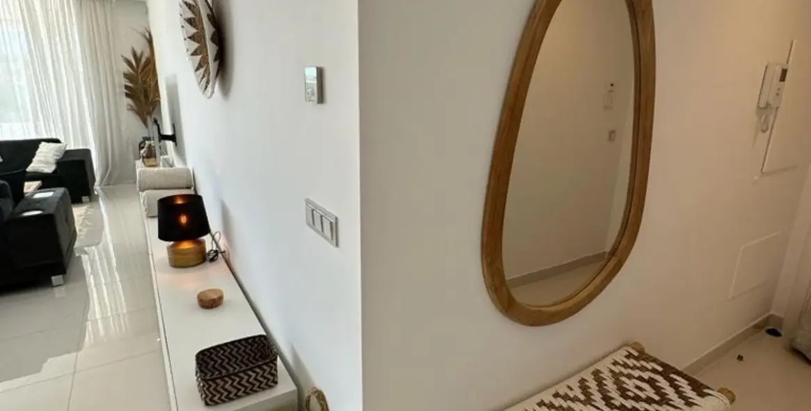 Alquiler a corto plazo de apartamento en planta media en Estepona 9