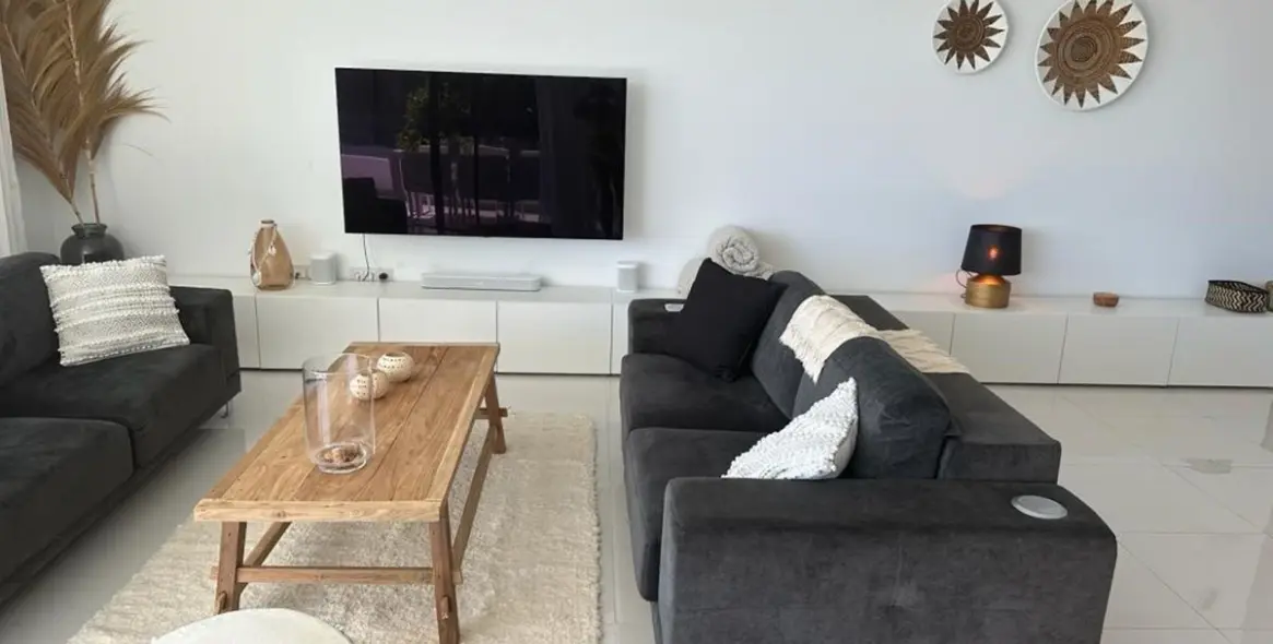 Alquiler a corto plazo de apartamento en planta media en Estepona 13