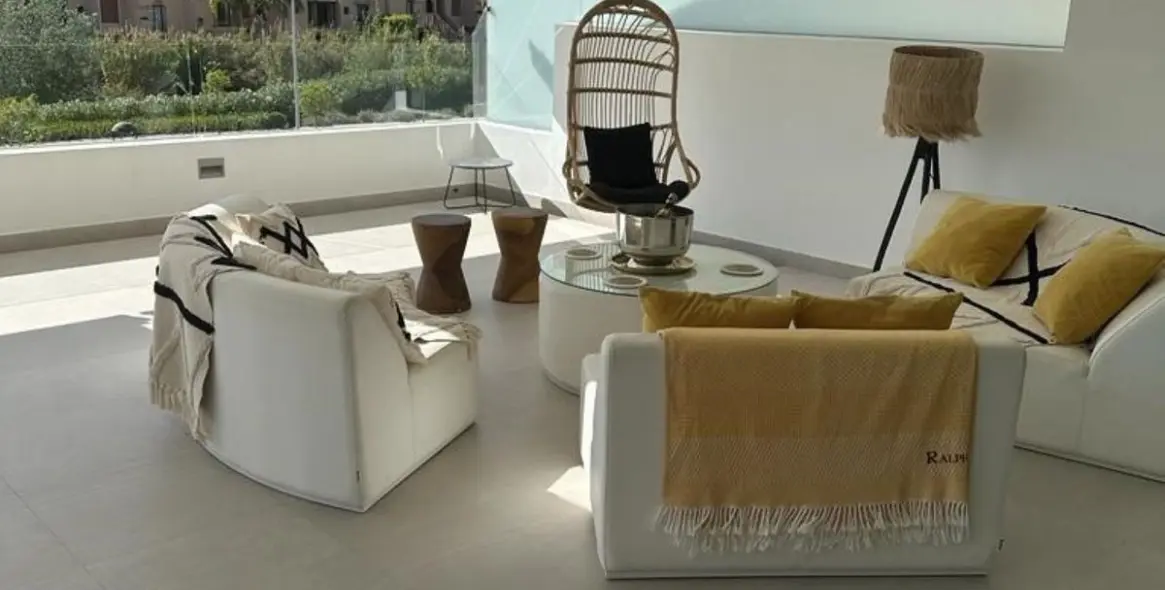 Alquiler a corto plazo de apartamento en planta media en Estepona 16