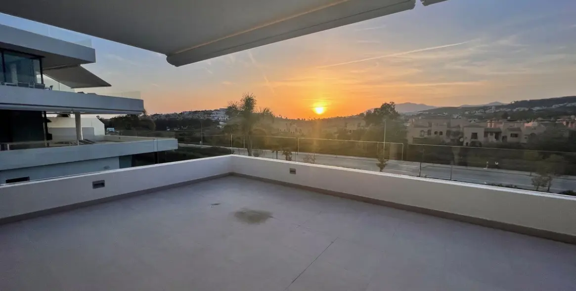 Alquiler a corto plazo de apartamento en planta media en Estepona 19