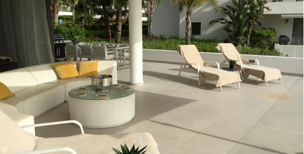 Alquiler a corto plazo de apartamento en planta media en Estepona 20