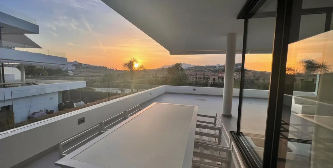 Alquiler a corto plazo de apartamento en planta media en Estepona 21