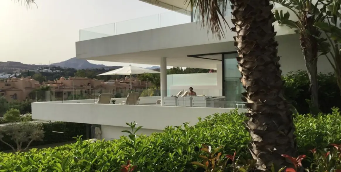 Alquiler a corto plazo de apartamento en planta media en Estepona 24