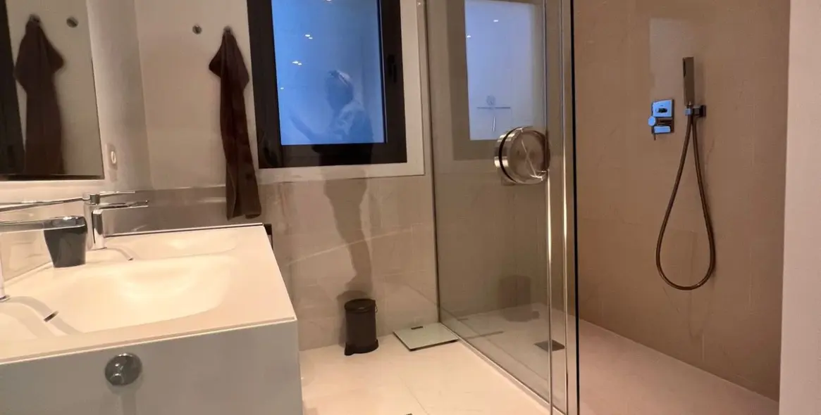 Alquiler a corto plazo de apartamento en planta media en Estepona 26
