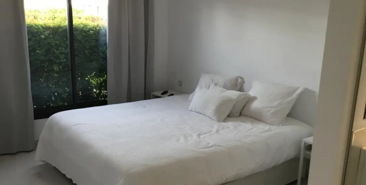 Alquiler a corto plazo de apartamento en planta media en Estepona 27