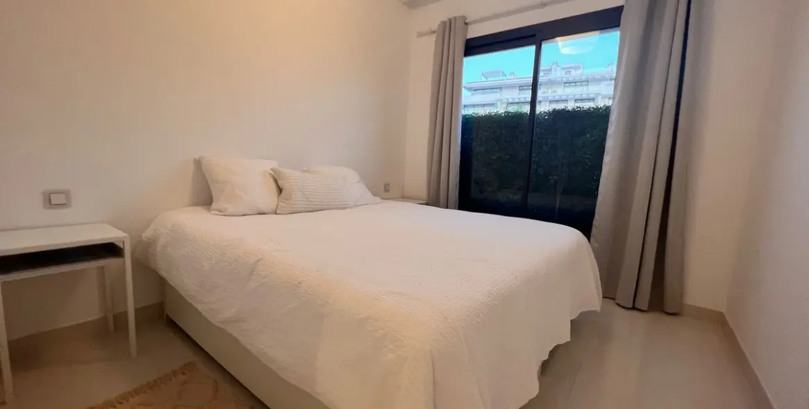 Alquiler a corto plazo de apartamento en planta media en Estepona 29