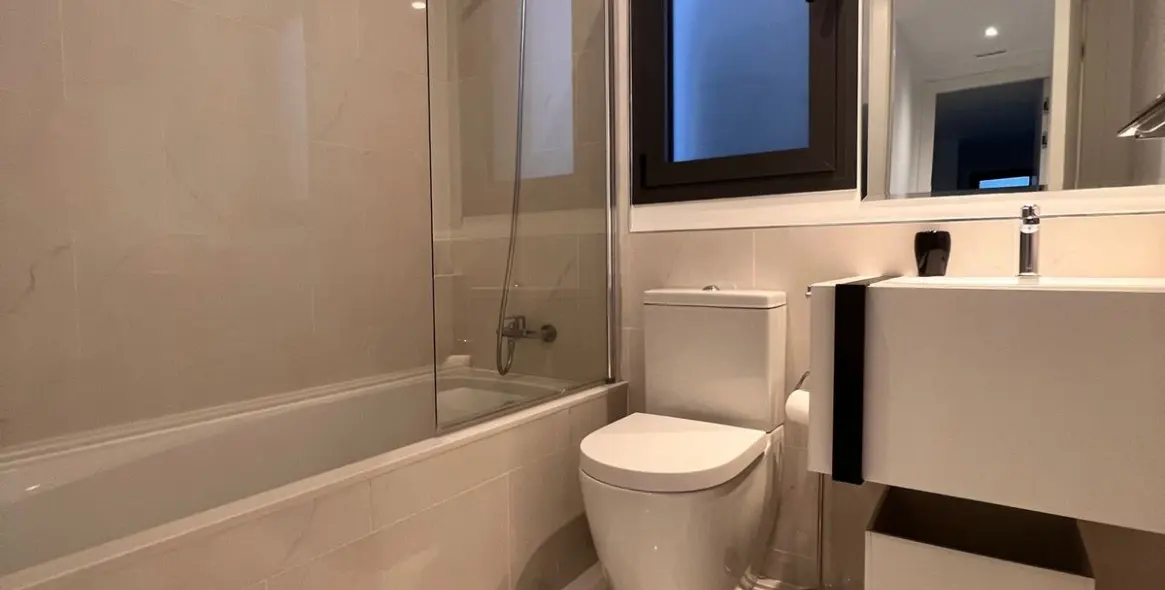 Alquiler a corto plazo de apartamento en planta media en Estepona 30