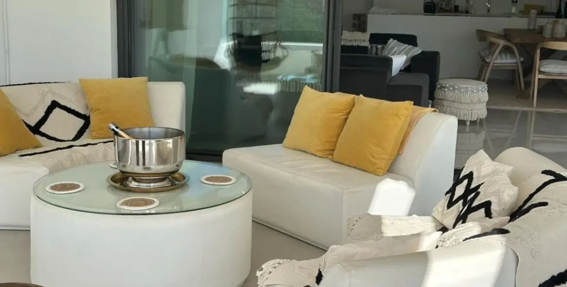 Alquiler a corto plazo de apartamento en planta media en Estepona 35