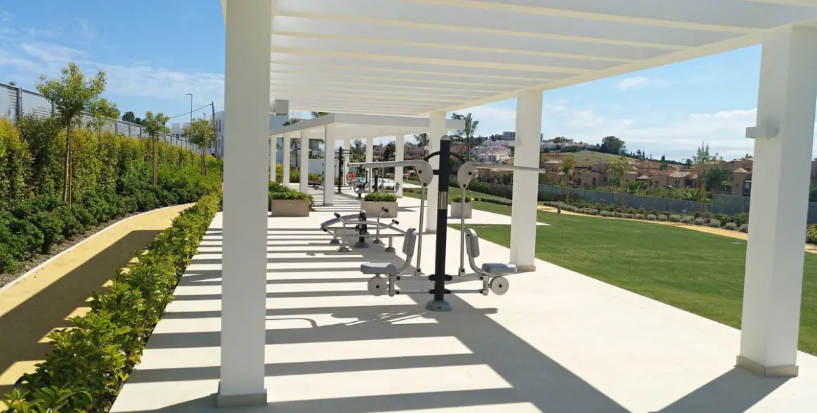 Alquiler a corto plazo de apartamento en planta media en Estepona 37