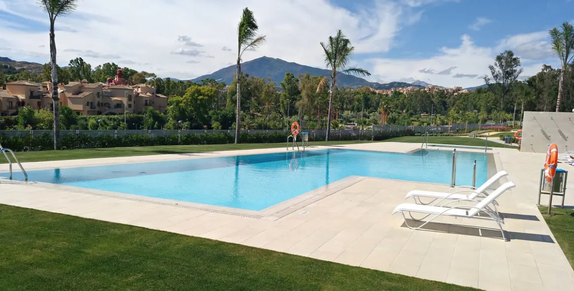 Alquiler a corto plazo de apartamento en planta media en Estepona 38