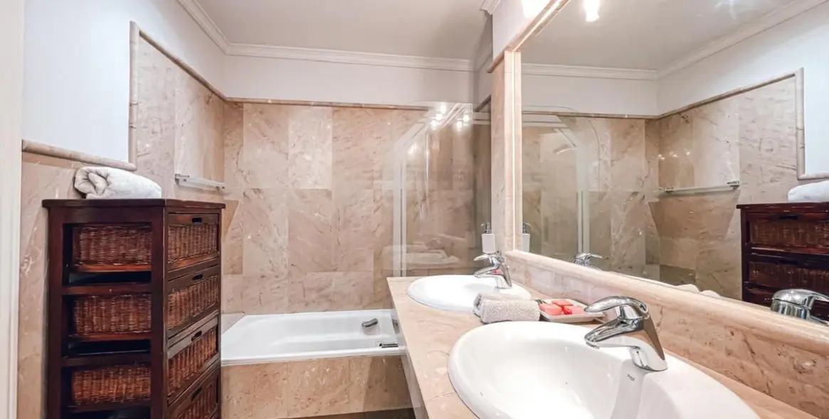 Long-term rent of ground floor apartment in Nueva Andalucía 14