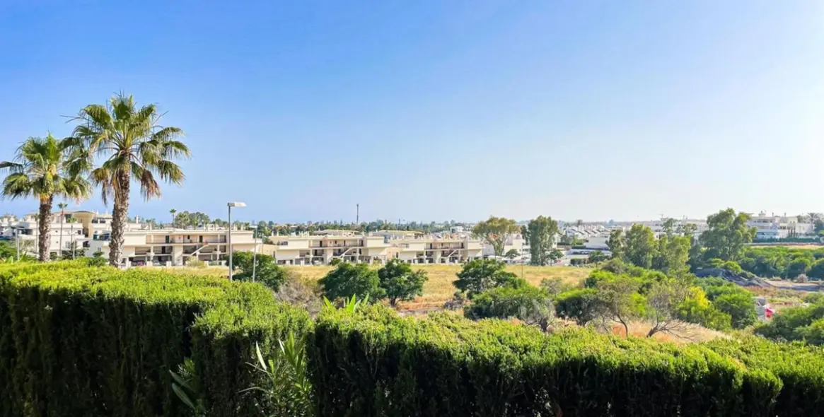 Long-term rent of ground floor apartment in Nueva Andalucía 23