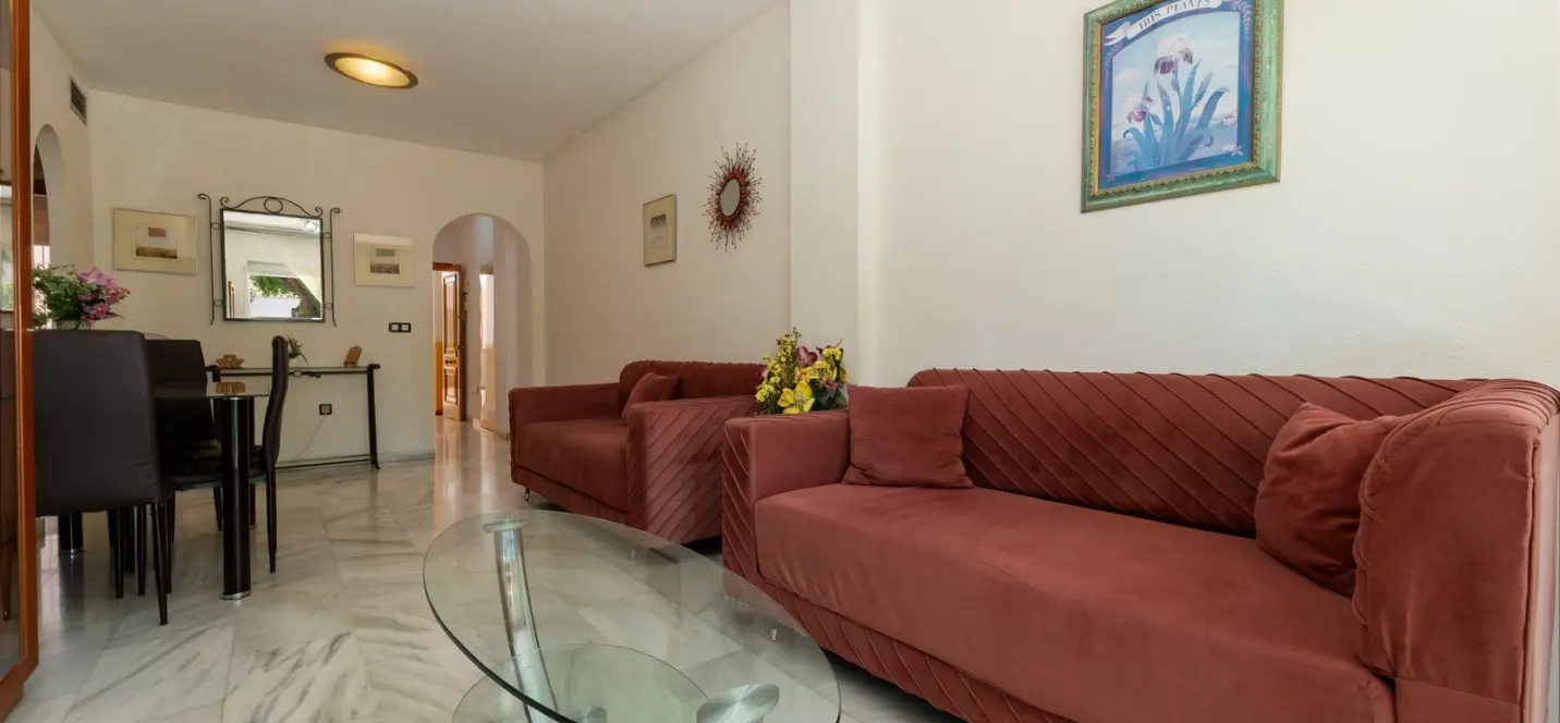 Venta de apartamento en planta media en Fuengirola 2