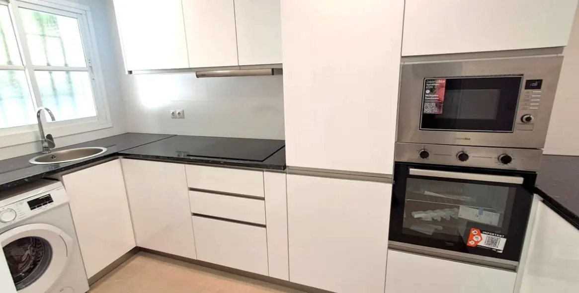 Sale of middle floor apartment in Benalmadena Costa 2