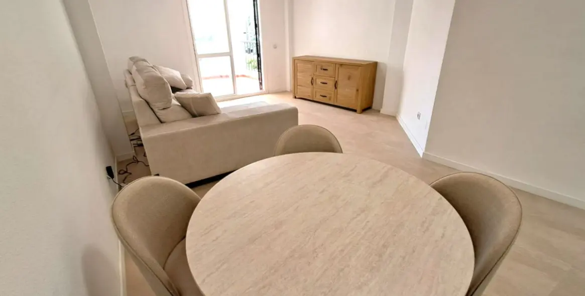 Sale of middle floor apartment in Benalmadena Costa 6