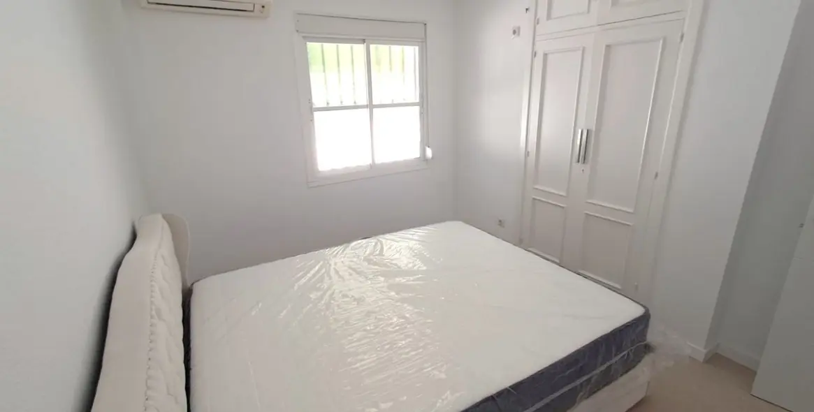 Sale of middle floor apartment in Benalmadena Costa 11