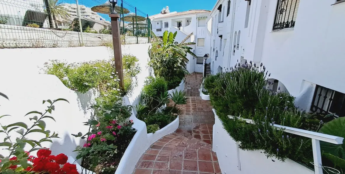 Sale of middle floor apartment in Benalmadena Costa 23