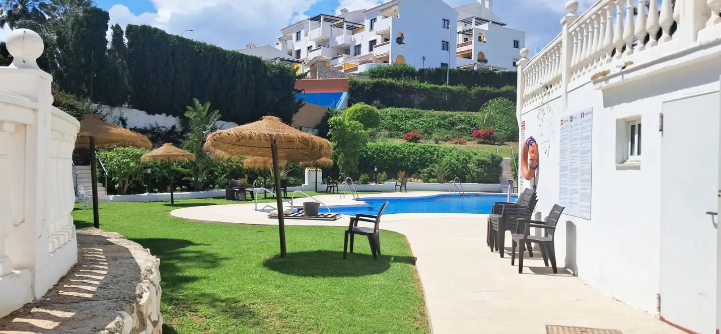 Sale of middle floor apartment in Benalmadena Costa 0