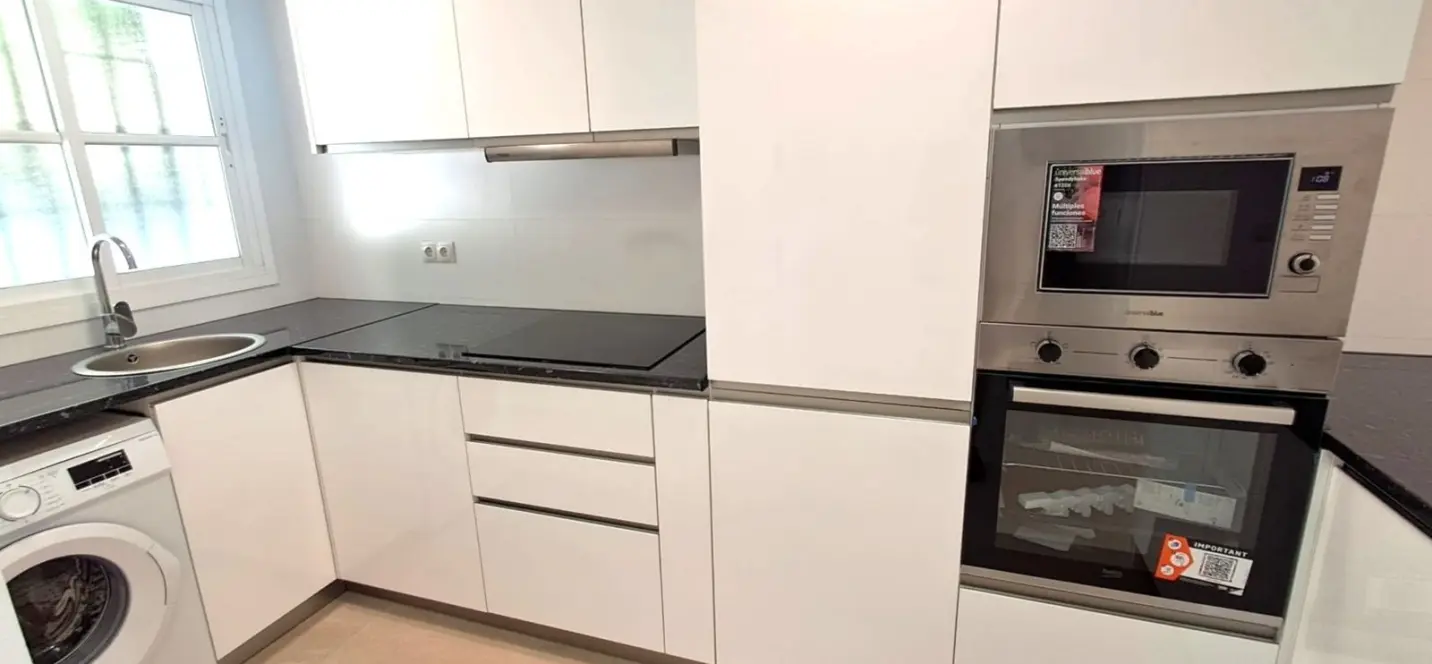 Sale of middle floor apartment in Benalmadena Costa 1