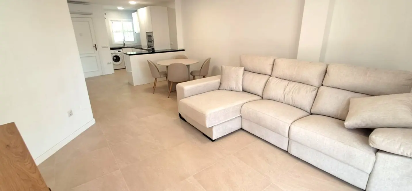 Sale of middle floor apartment in Benalmadena Costa 2