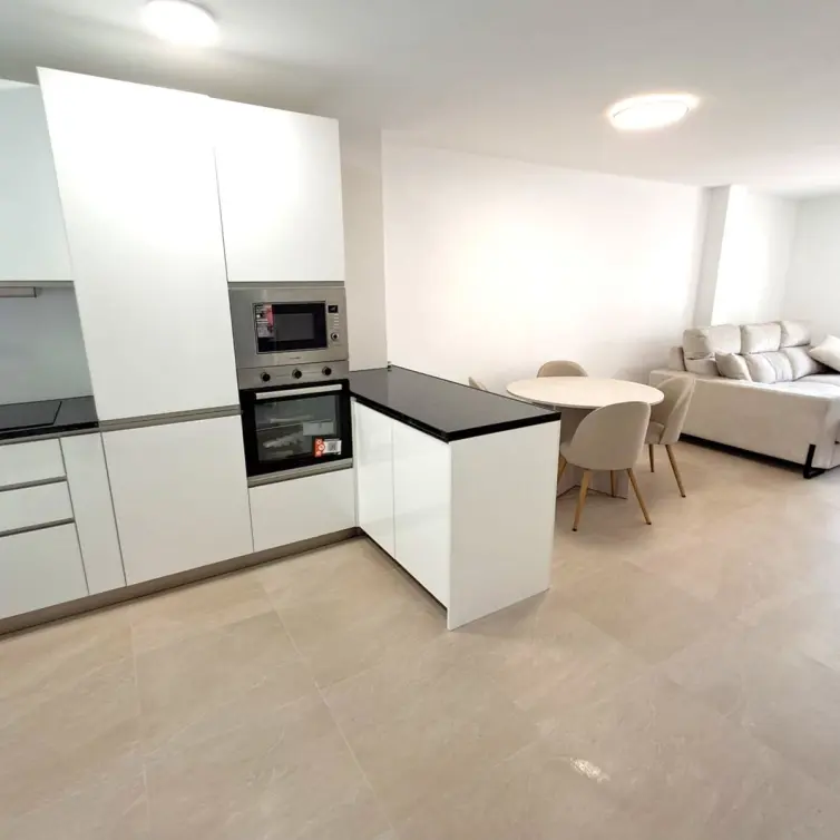 Sale of middle floor apartment in Benalmadena Costa