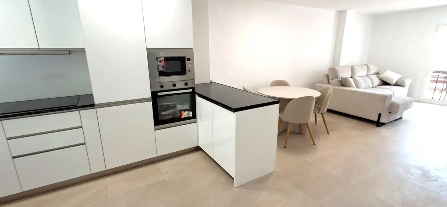 Sale of middle floor apartment in Benalmadena Costa 3