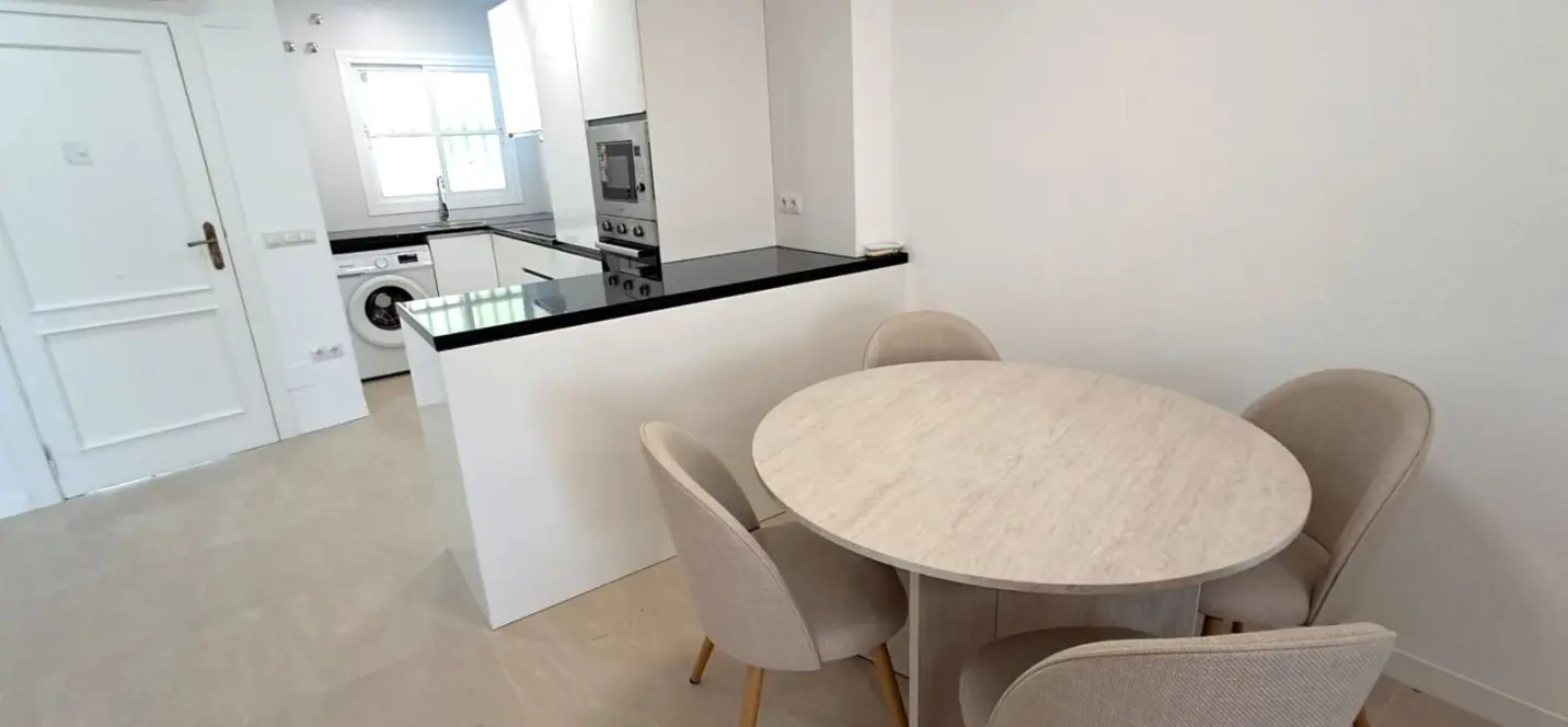 Sale of middle floor apartment in Benalmadena Costa 4
