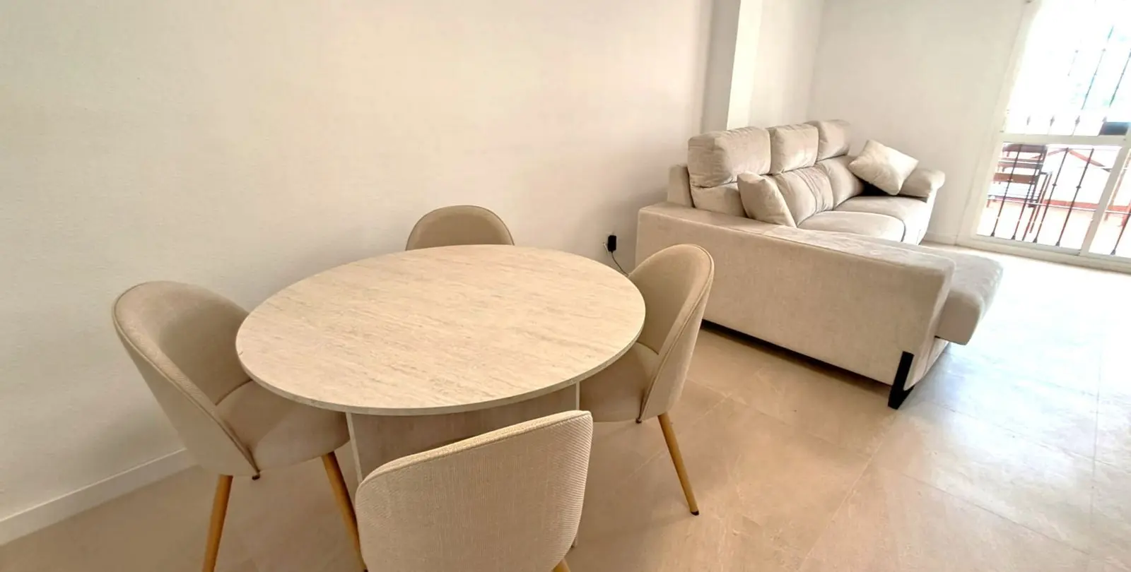 Продажа апартаментов на среднем этаже в Benalmadena Costa 7
