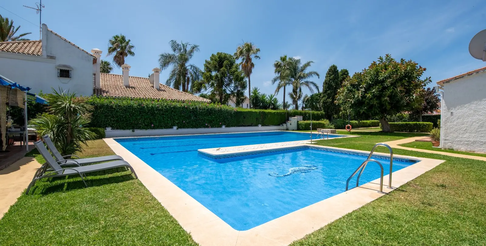 Sale of semi-detached house in Cortijo Blanco 1