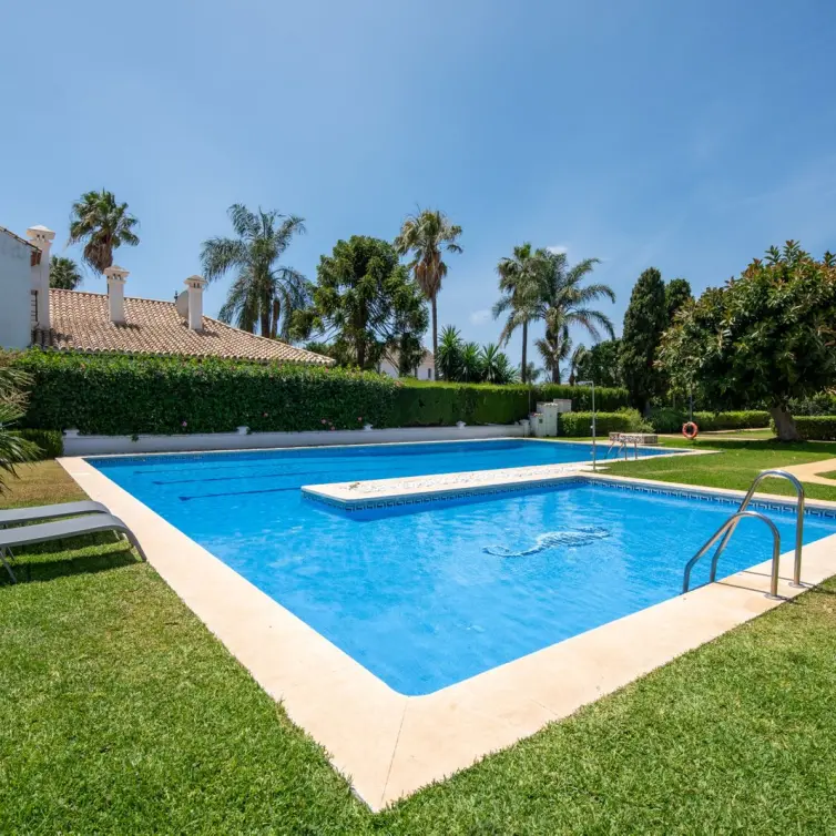 Продажа дома на две семьи в Cortijo Blanco