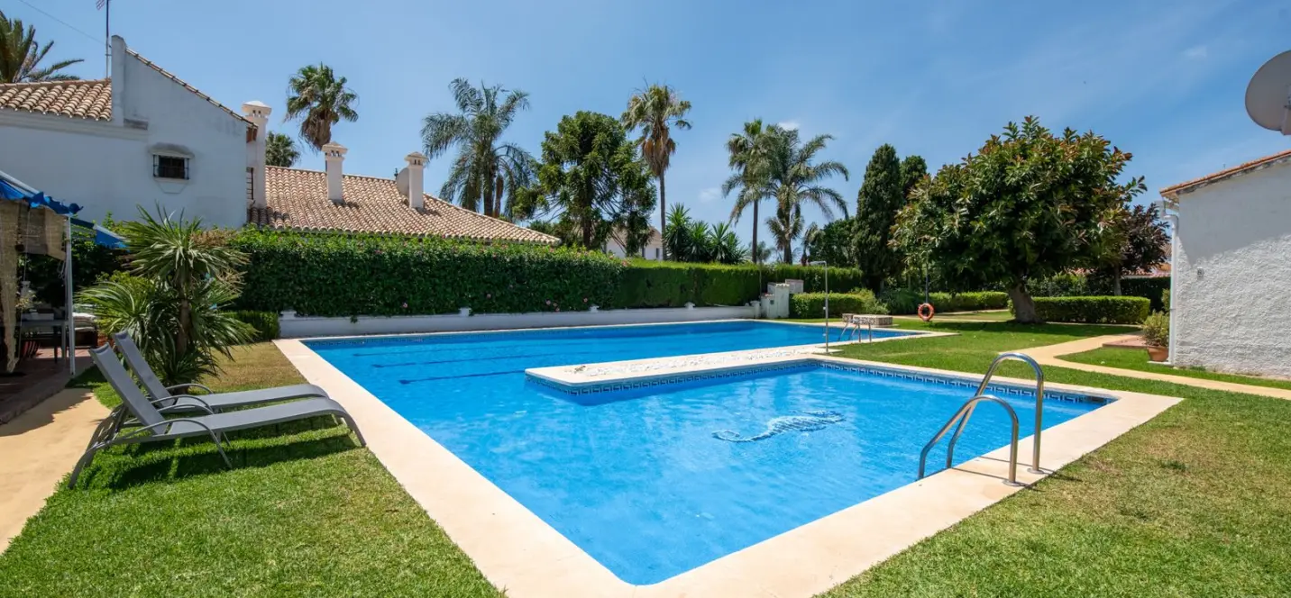 Продажа дома на две семьи в Cortijo Blanco 0